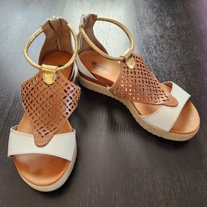 EUC Browns Leather Sandals - Size 8.5